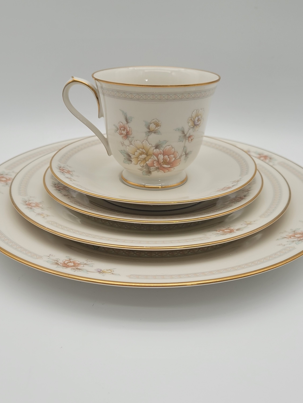 Noritake 7261 'Cervantes' Floral Tea Cup & Plate Set in Cream with Gold Trim